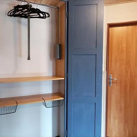 Doro Konukevi Černý Dŭl