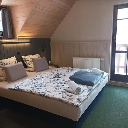 Konukevi Doro Černý Dŭl