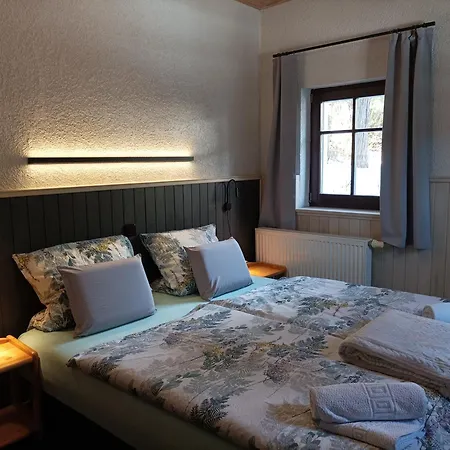 Doro Konukevi Černý Dŭl